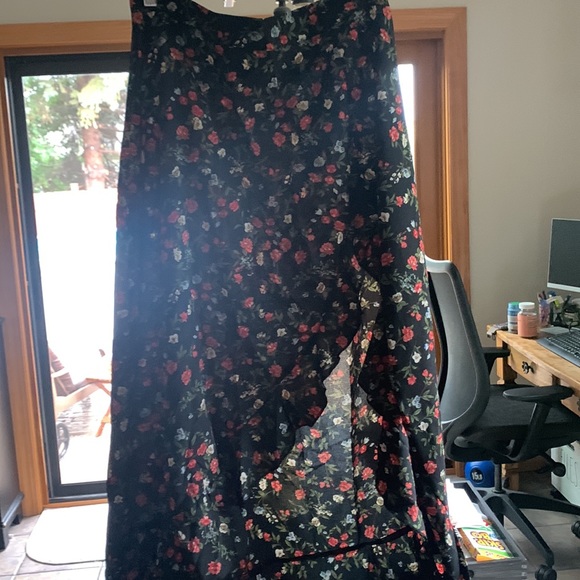 Ditsy Floral Print Ruffle Trim Asymmetrical Hem Skirt - Picture 4 of 6